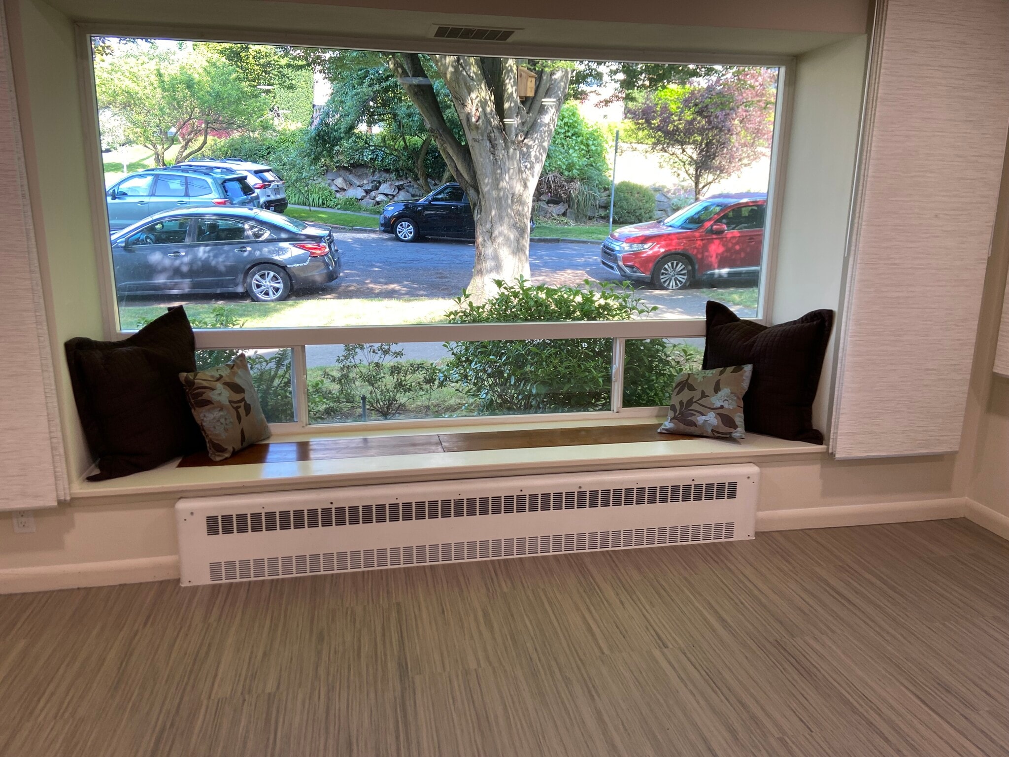 Window seat - 2733 Franklin Ave E