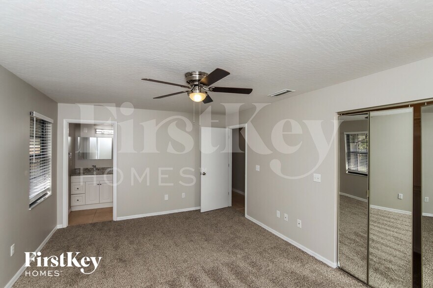 Building Photo - 419 Seahorse Cir SE