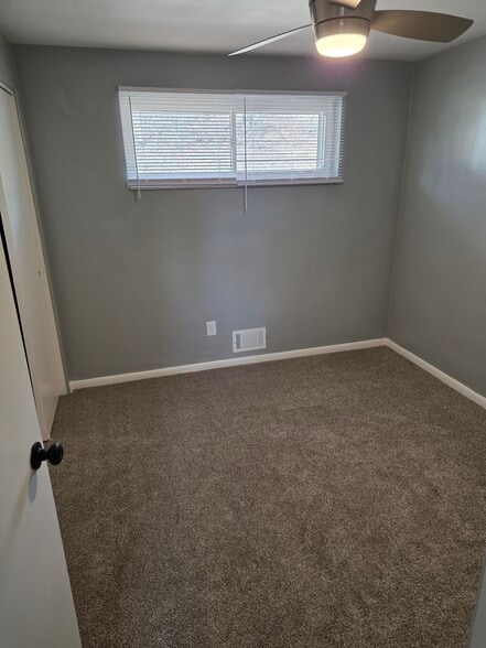 Building Photo - 5052 Azalea Dr