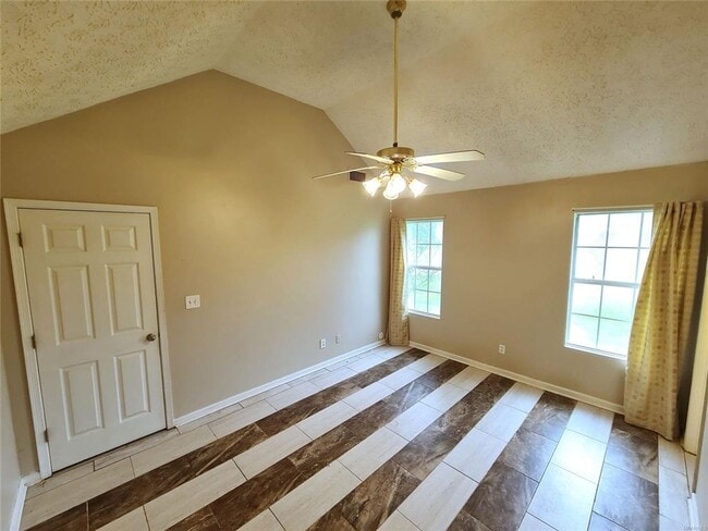 Building Photo - AVAILABLE 08/15/2026 in Millbrook!