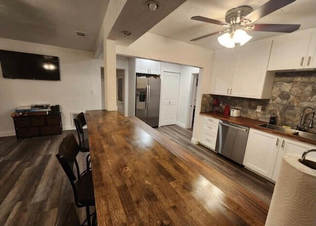 Building Photo - 5213 32nd Terrace N