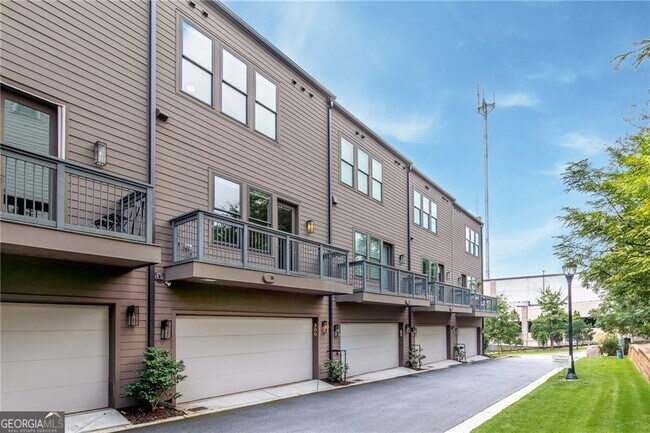 Building Photo - 306 Gibson St SE