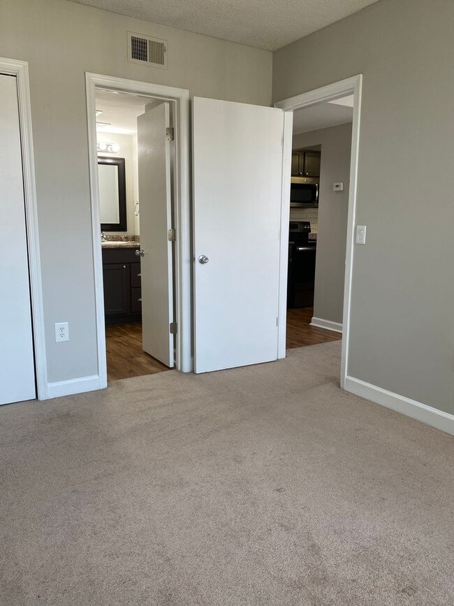 Building Photo - wh512