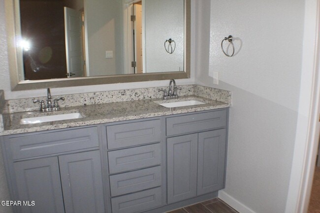 Building Photo - 940 Abe Goldberg Dr