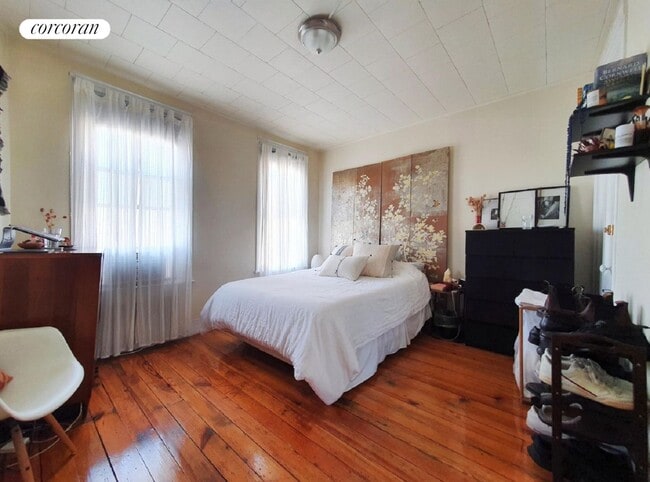 Primary Photo - 529-529-531 Graham Ave