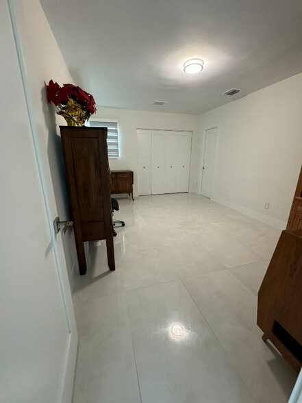 Building Photo - 14940 SW 69th Ct