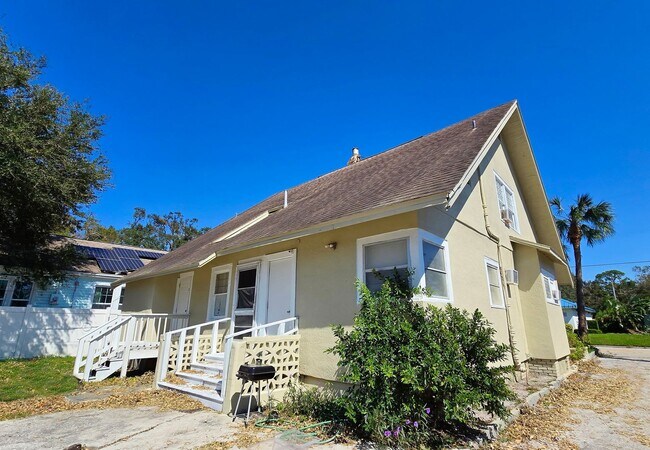 Building Photo - 612 26th St W