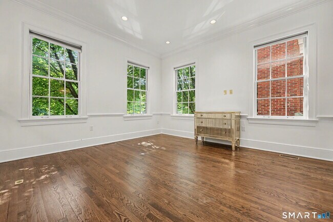 Building Photo - 16 Elmwood Drive