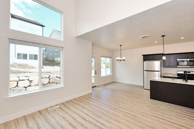 Building Photo - 1377 N Sage Dr