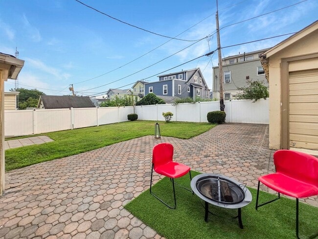 Building Photo - 86 Keer Ave