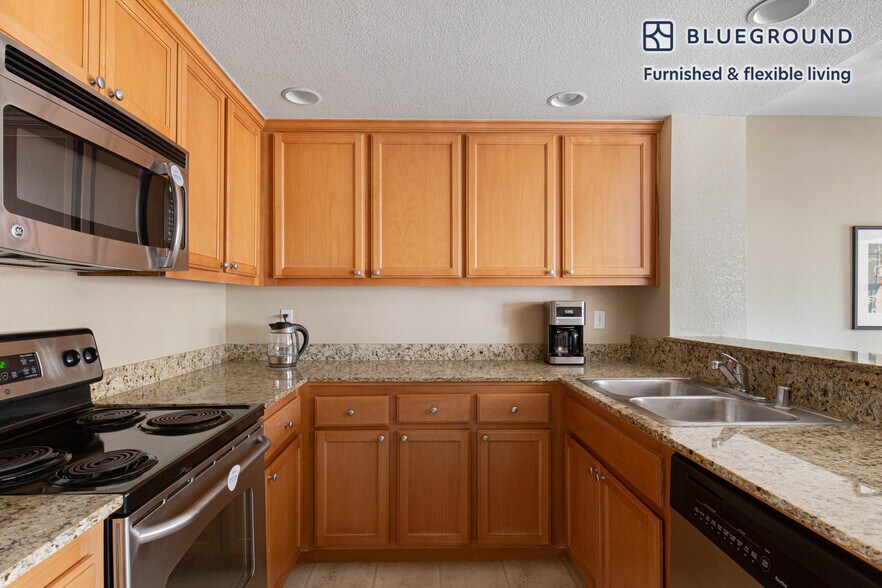 Building Photo - 1570 Vista Club Cir