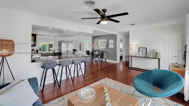 Building Photo - 640 NW 12th Ave