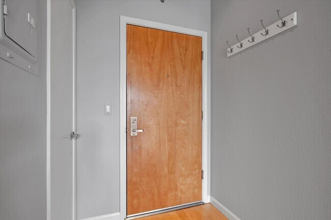 Building Photo - Prime Location Condo in Noe Valley - Please Contact for Showing Availability!