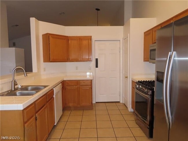 Building Photo - 676 Hitchen Post Dr