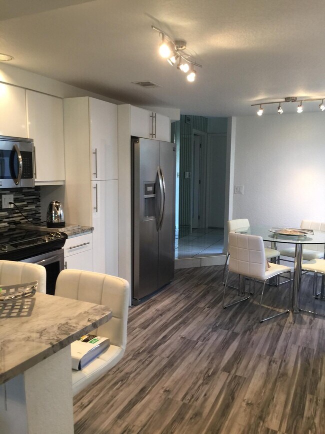 Building Photo - 7770 La Mirada Dr