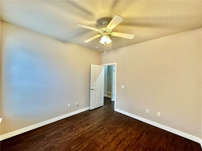 Building Photo - 2846 Eaglecrest Cir