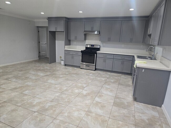 Building Photo - 6611 Kiowa Rd