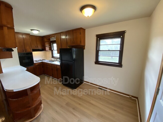 Building Photo - 10514 Robert E. Lee Drive