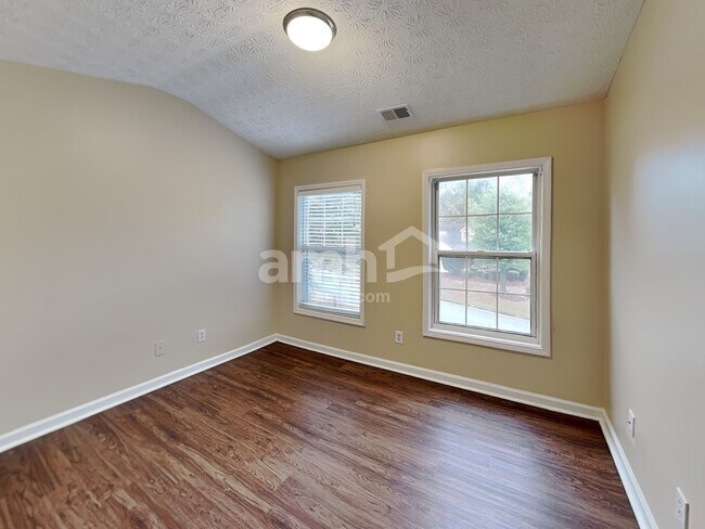 Building Photo - 6932 Silver Bend Pl