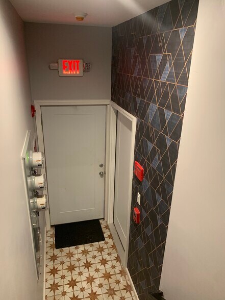 Building Photo - 1224 Wallace St