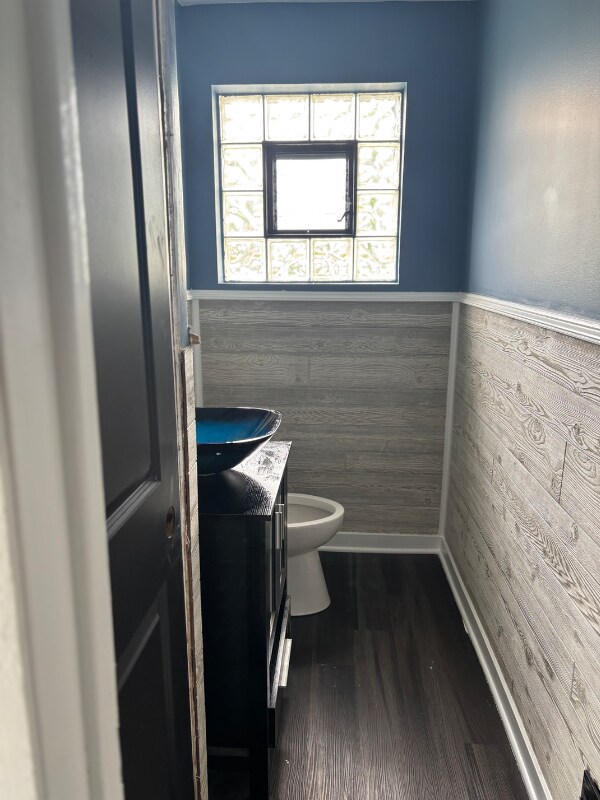 Building Photo - 10624 Mayfield Ave