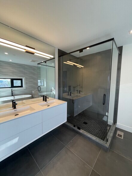 Building Photo - 719 N Elizabeth St