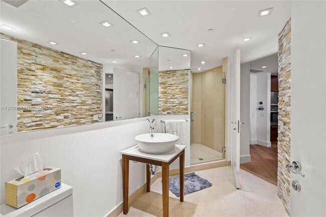 Building Photo - 450 Alton Rd