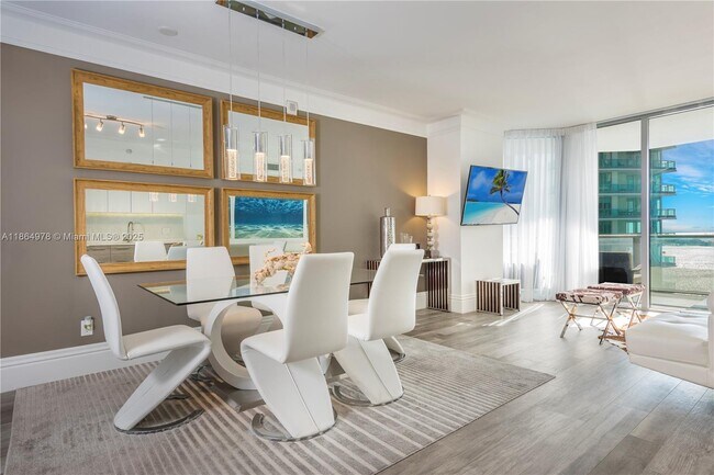 Building Photo - 1300 Brickell Bay Dr