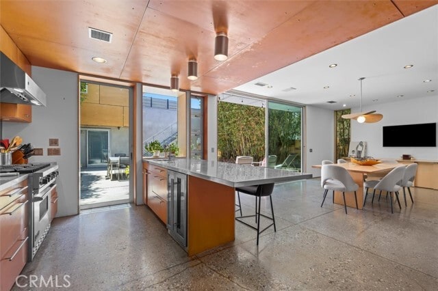 Building Photo - 604 33rd St