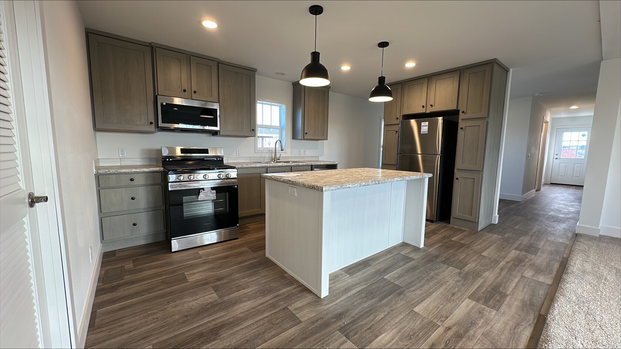 Building Photo - 6 Lapin St