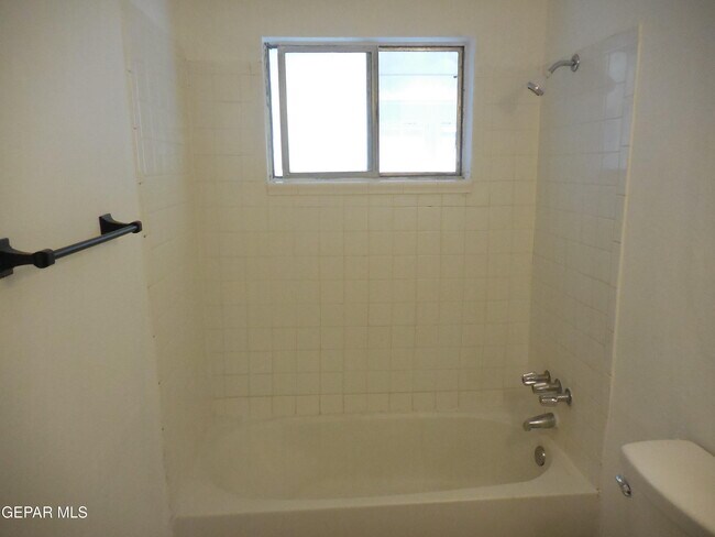 Building Photo - 3608 Sheppard Ave