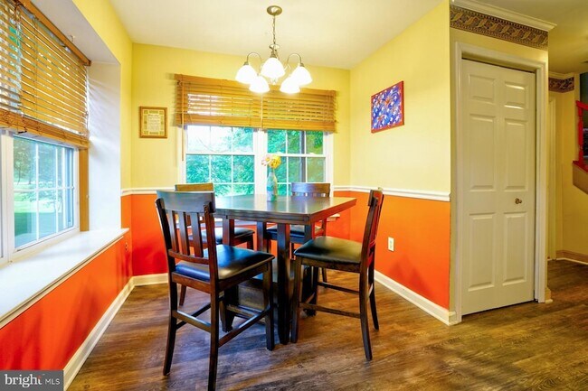 Building Photo - 111 Honey Locust Ct