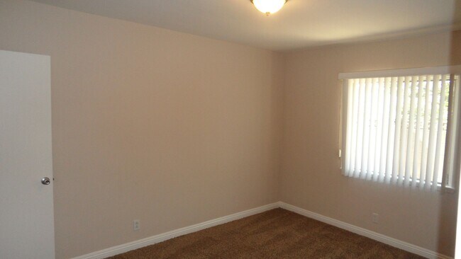 Building Photo - 344 N Shattuck Pl