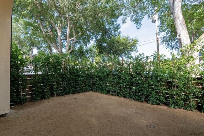 Building Photo - Stunning brand new construction, modern lu...