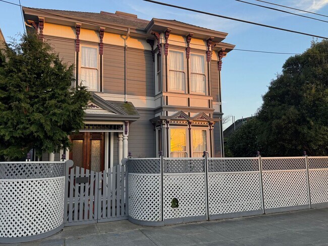 Building Photo - 801 Summer St