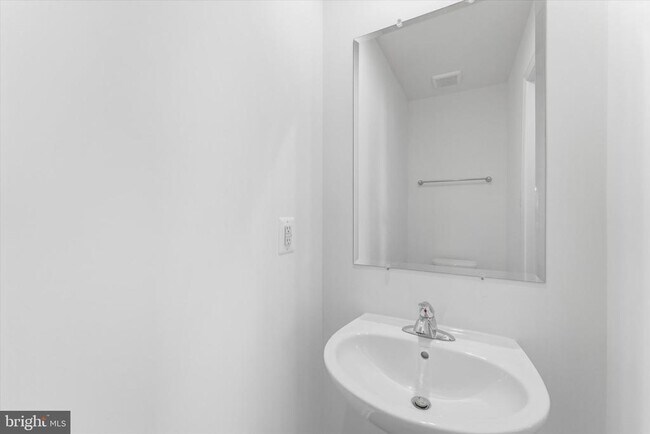 Building Photo - 501 Fontana Cir