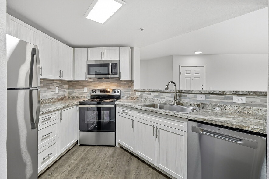 Lucca - South Oneida Club