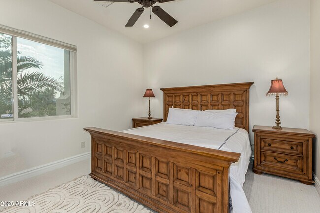 Building Photo - 7002 E Aster Dr