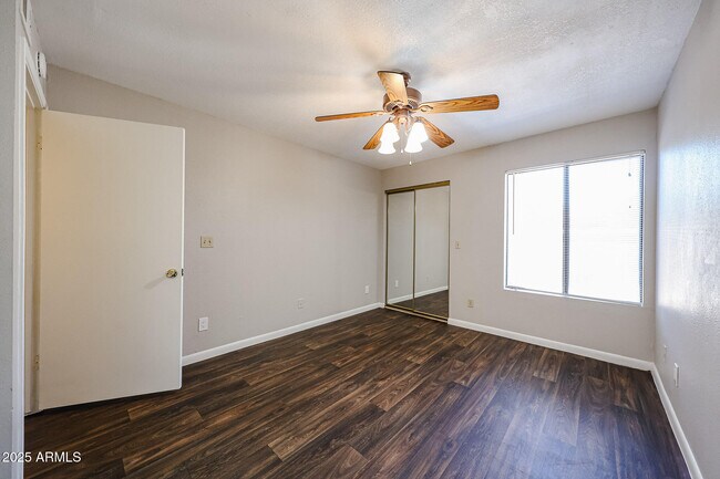 Building Photo - 747 S Ext Rd