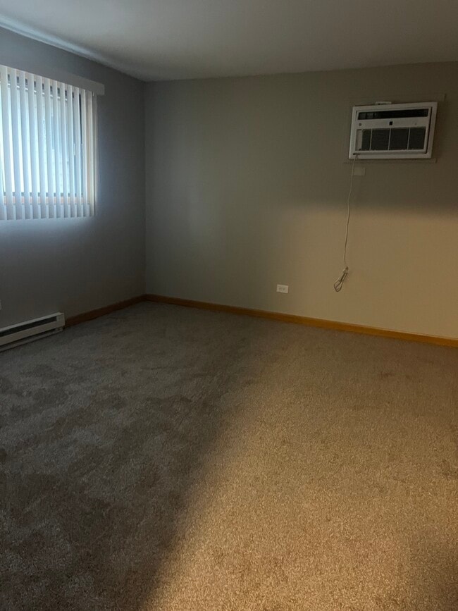 Building Photo - 14747 Kenton Ave