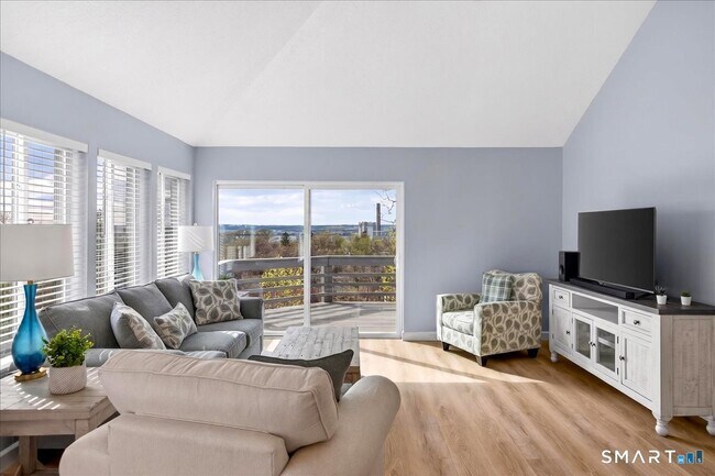 Building Photo - 675 Townsend Ave