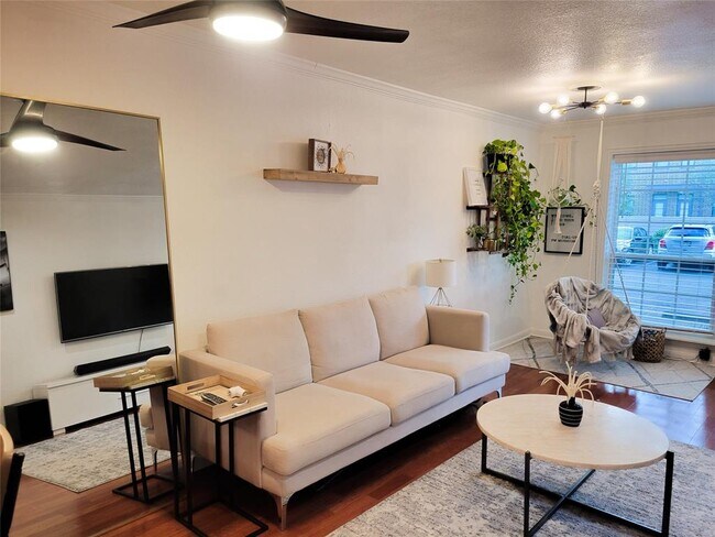 Building Photo - 5326 Fleetwood Oaks Ave