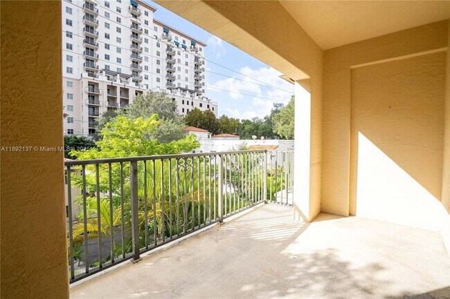 Building Photo - 300 Majorca Ave