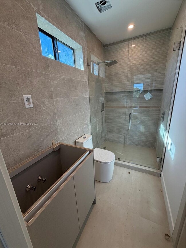 Building Photo - 1321 NE 13th Ave