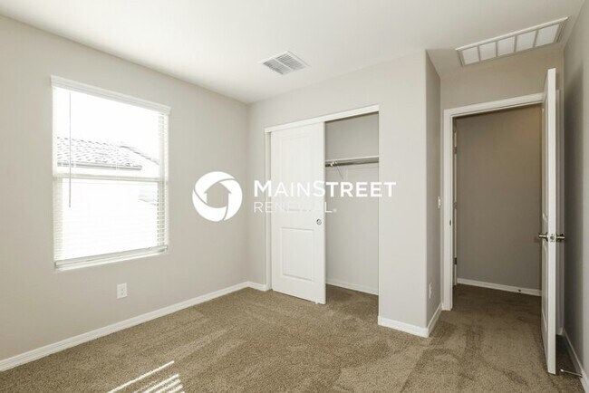 Building Photo - 4 Bedroom Pet-Friendly Home in Phoenix, AZ...