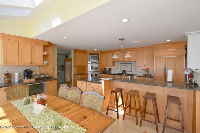 Building Photo - 323 Cove Dr