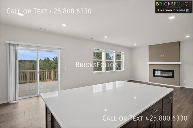Building Photo - 1209 SW Pendleton Way