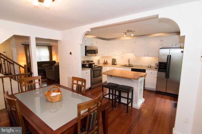 Building Photo - 6618 Birchleigh Way