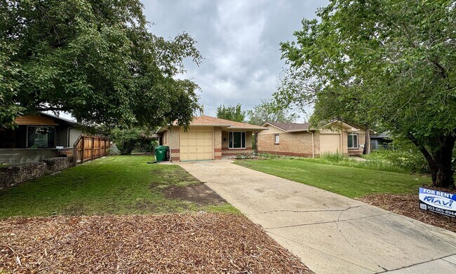 Building Photo - 3 Bedroom Home Walking distance to Sloan Lake & Highlands! Available NOW!!