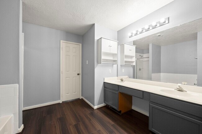 Building Photo - 8723 Creek Willow Dr